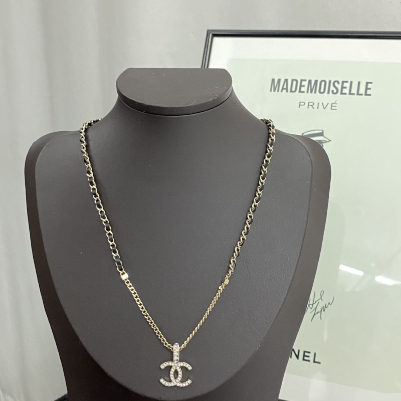Ba*len*cia*ga necklaces